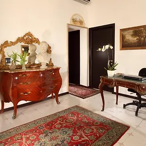 2* Maison d'hôtes Roma Central Guest House