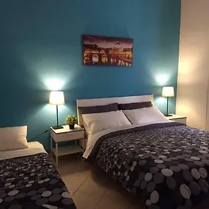 Amoraroma, Economy With Shared Bathrooms Guest house
